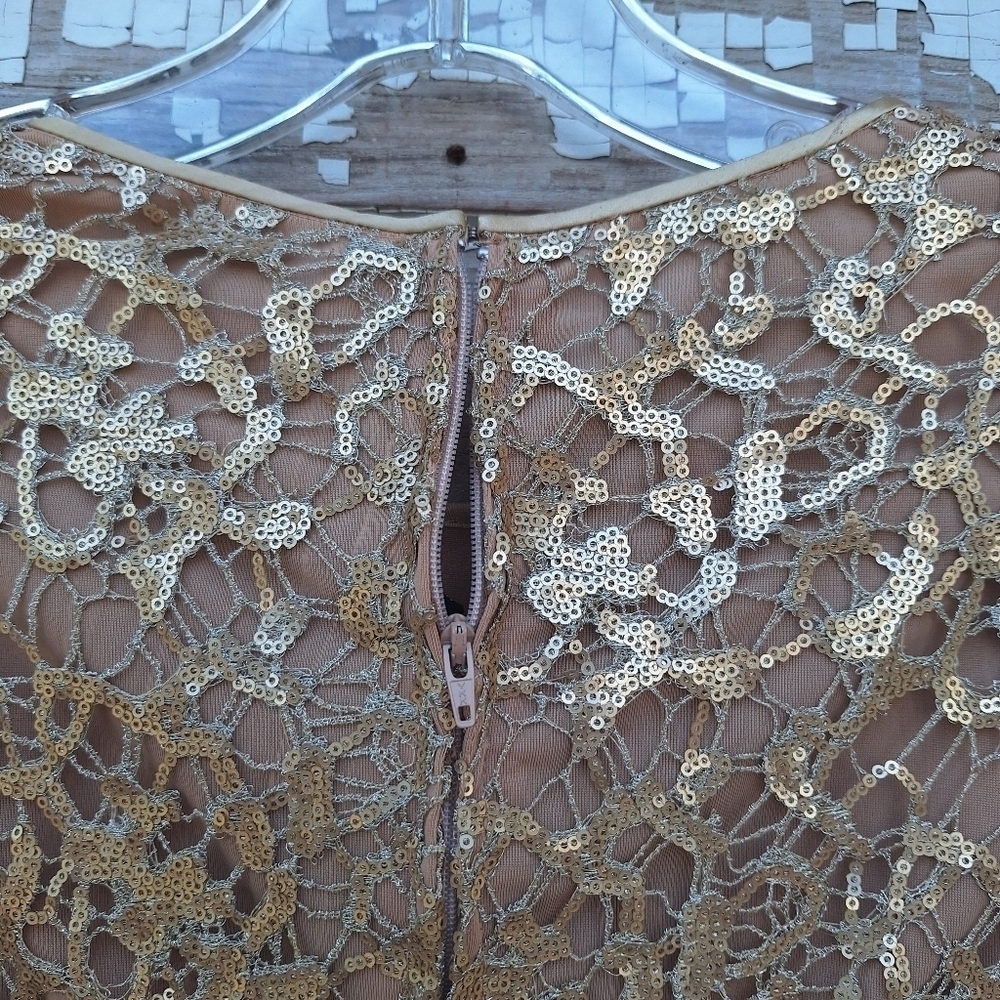 🌟 CARMEN MARC VALVO Gold Metallic Open Weave sequin Blouse - Picture 4 of 7